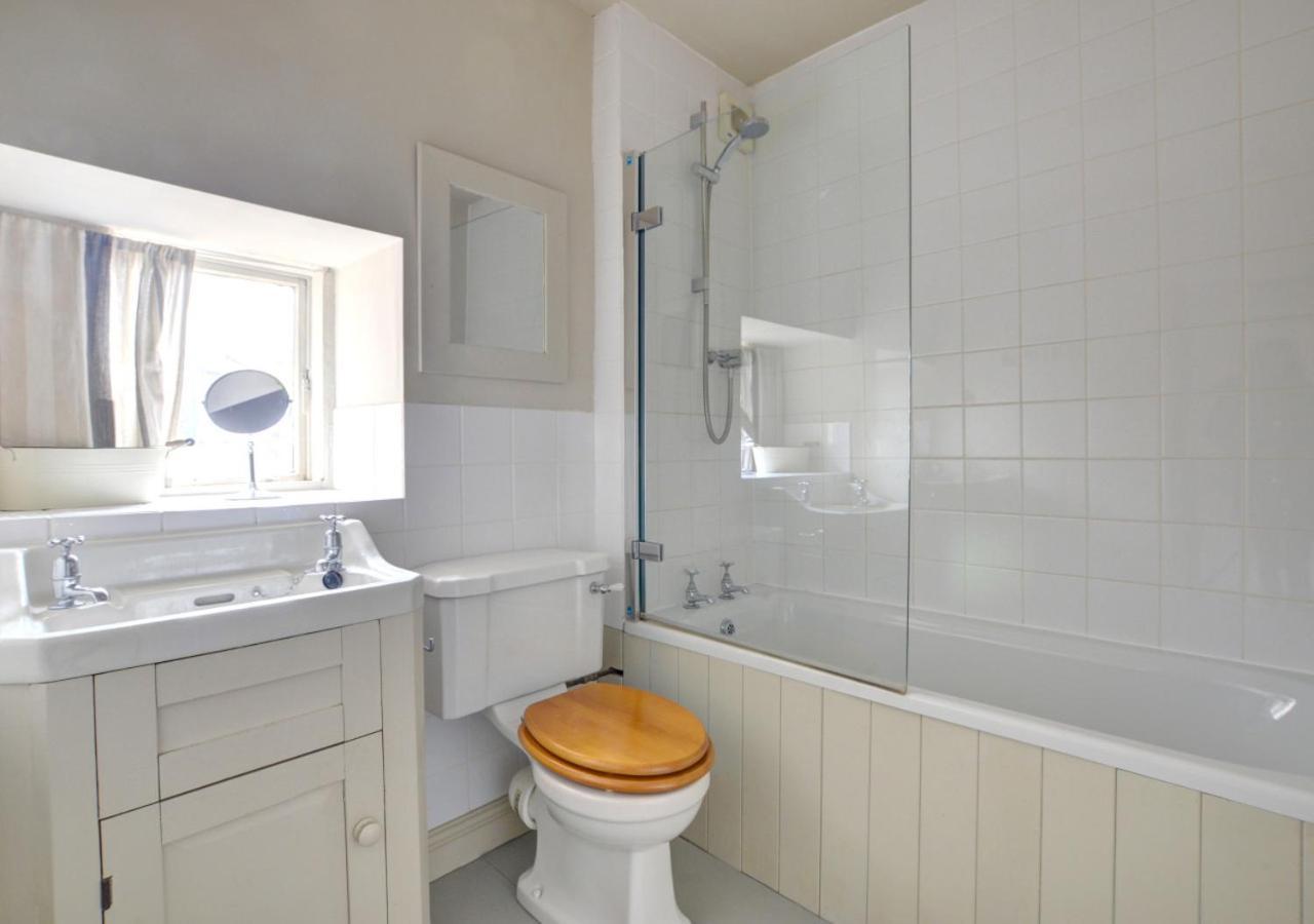 Holiday home Holmlea *